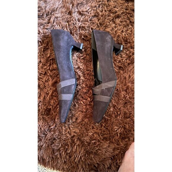 STUART WEITZMAN BROWN SUEDE KITTEN HEEL SHOES SIZE 8N - Picture 5 of 10
